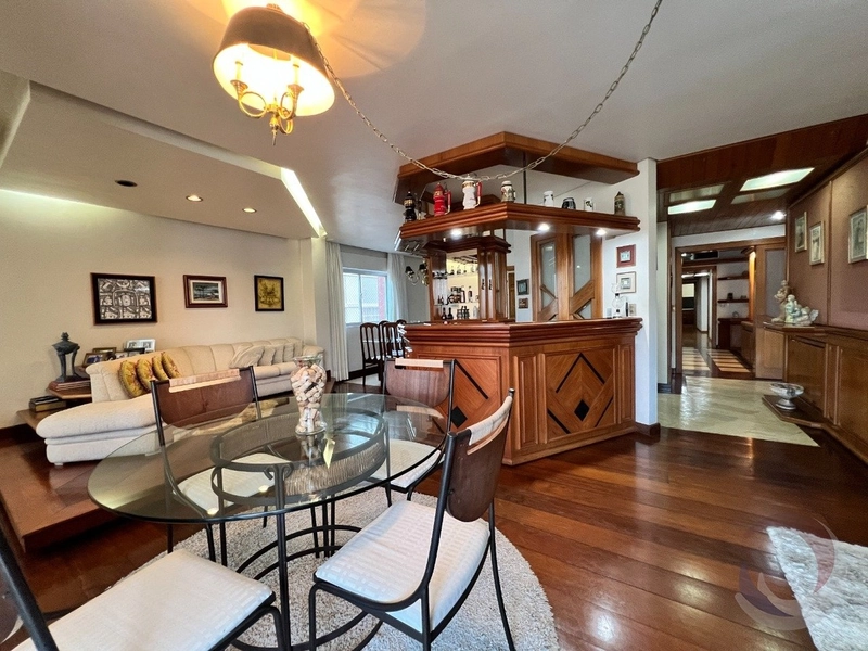 Apartamento no Centro com 4 dormitórios, sendo 2 suítes e 3 vagas: 4ª foto da galeria de imagens do imóvel