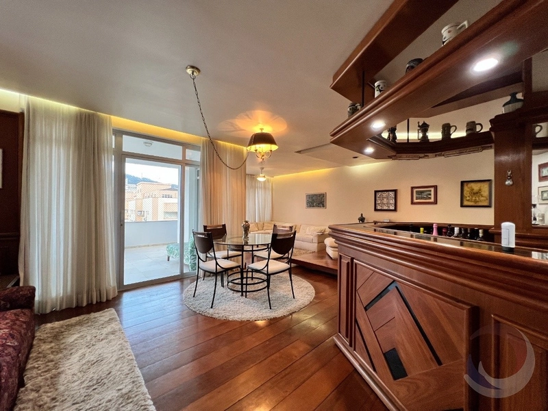 Apartamento no Centro com 4 dormitórios, sendo 2 suítes e 3 vagas: 1ª foto da galeria de imagens do imóvel