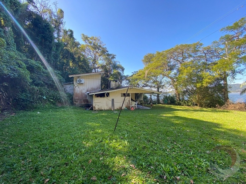 Terreno a venda na Lagoa da Conceição com 27.517 m2 de área: 1ª foto da galeria de imagens do imóvel