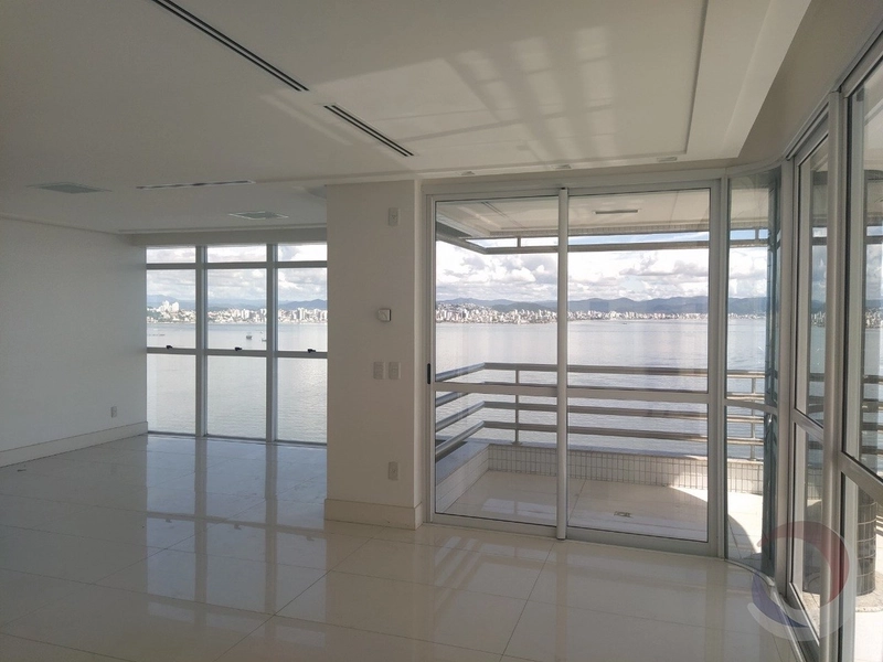 Cobertura na Beira Mar Norte com 4 suítes e 4 vagas - 431,55m²: 4ª foto da galeria de imagens do imóvel