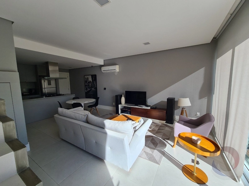 Loft duplex em Canajure com 1 dormitório e 2 vagas: 3ª foto da galeria de imagens do imóvel