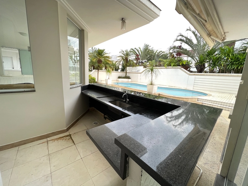 Casa em Jurere Internacional com 5 suítes e 6 vagas - 627m²: 3ª foto da galeria de imagens do imóvel