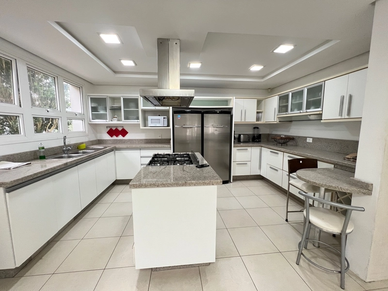 Casa em Jurere Internacional com 5 suítes e 6 vagas - 627m²: 4ª foto da galeria de imagens do imóvel