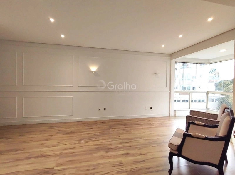 Apartamento em Coqueiros com 3 dormitórios, sendo 1 suíte e 2 vagas: 4ª foto da galeria de imagens do imóvel