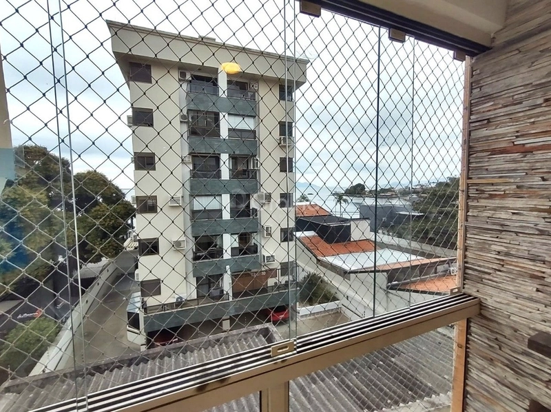 Apartamento em Coqueiros com 3 dormitórios, sendo 1 suíte e 2 vagas: 5ª foto da galeria de imagens do imóvel