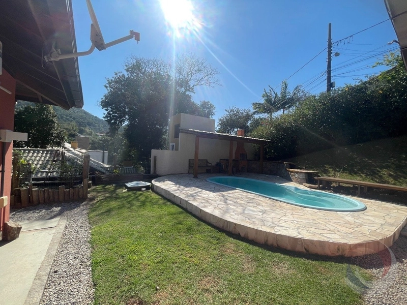 Casa no Rio Tavares com 4 dormitórios sendo 1 suítes e 2 vagas -200m²: 11ª foto da galeria de imagens do imóvel