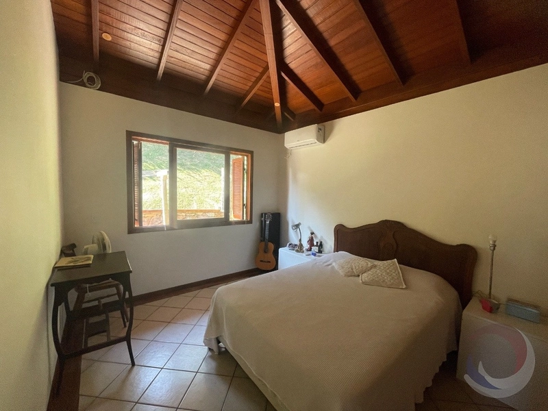 Casa no Rio Tavares com 4 dormitórios sendo 1 suítes e 2 vagas -200m²: 7ª foto da galeria de imagens do imóvel