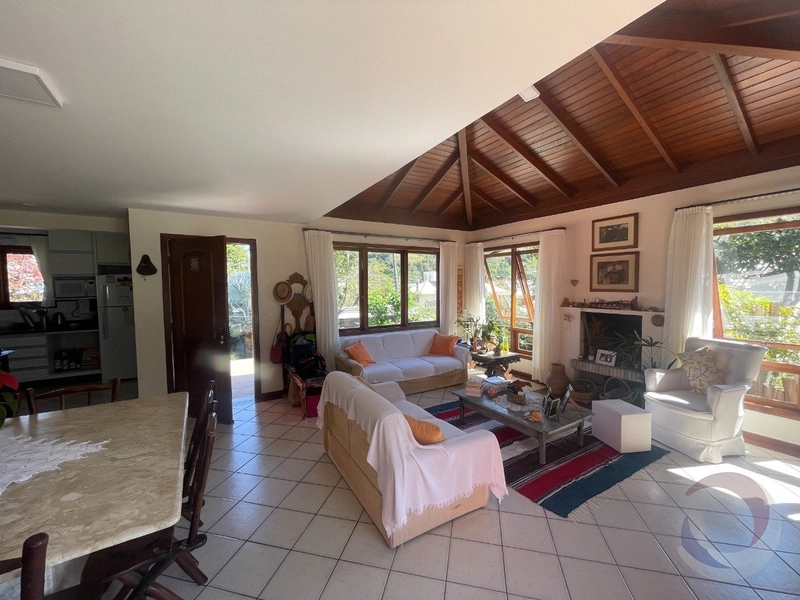 Casa no Rio Tavares com 4 dormitórios sendo 1 suítes e 2 vagas -200m²: 4ª foto da galeria de imagens do imóvel