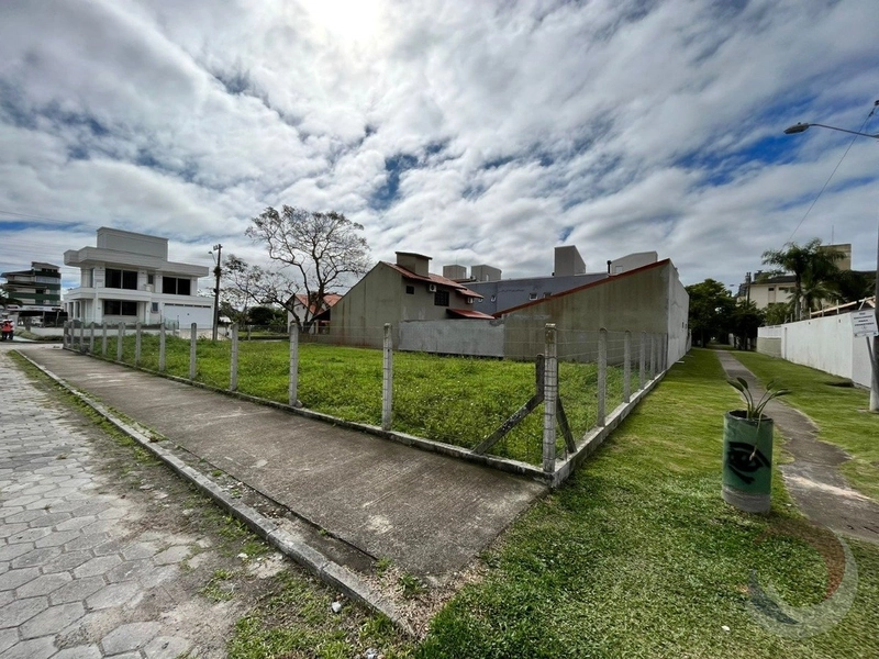 Terreno a venda em Jurere com 450 m² de área.: 1ª foto da galeria de imagens do imóvel