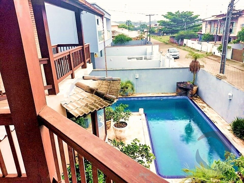 Casa no Campeche com 5 dormitórios sendo 2 suítes e 4 vagas: 1ª foto da galeria de imagens do imóvel