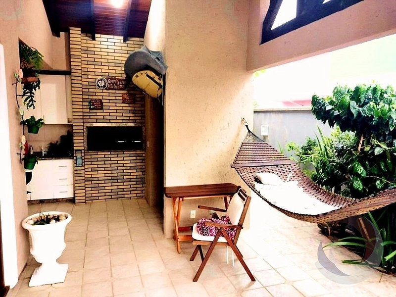Casa no Campeche com 5 dormitórios sendo 2 suítes e 4 vagas: 7ª foto da galeria de imagens do imóvel