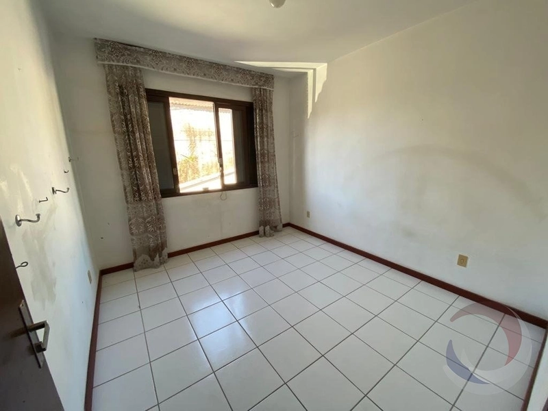 Casa na Agronômica com 5 dormitórios 1 suíte e 3 vagas: 3ª foto da galeria de imagens do imóvel