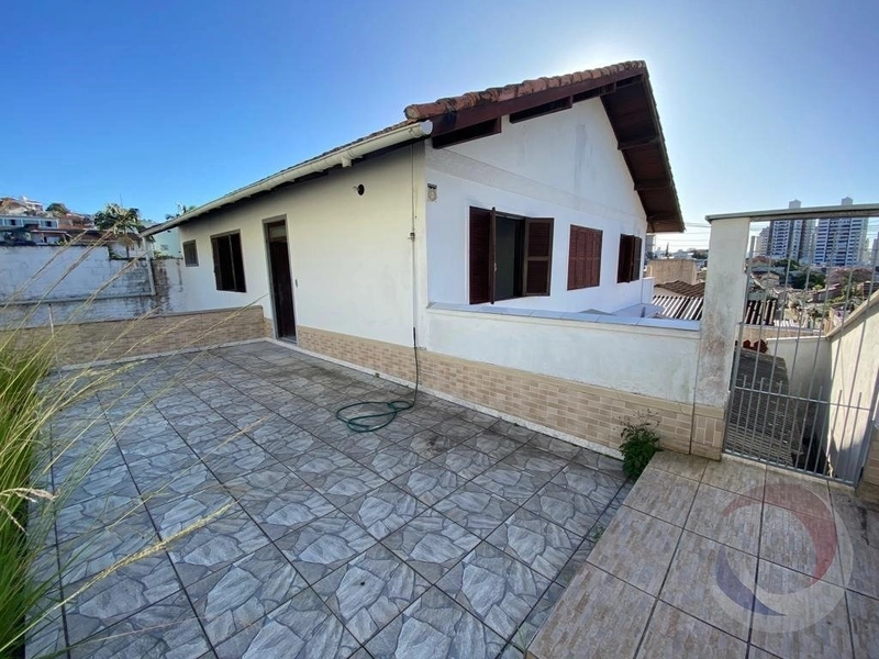 Casa na Agronômica com 5 dormitórios 1 suíte e 3 vagas: 5ª foto da galeria de imagens do imóvel