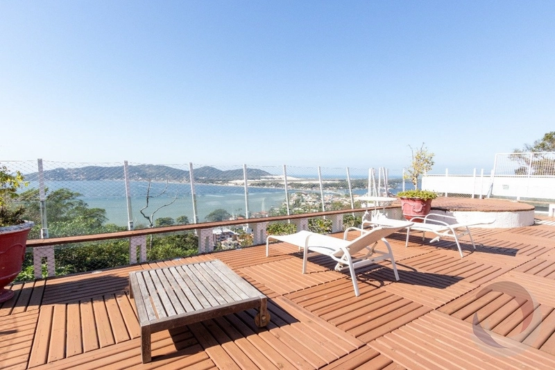 Casa na Lagoa da Conceição com 4 suítes e 4 vagas - 440 m²: 11ª foto da galeria de imagens do imóvel