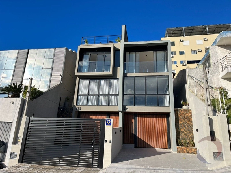 Casa residencial na Agronômica com 3dormitórios sendo 3 suítes 5 vagas: 3ª foto da galeria de imagens do imóvel