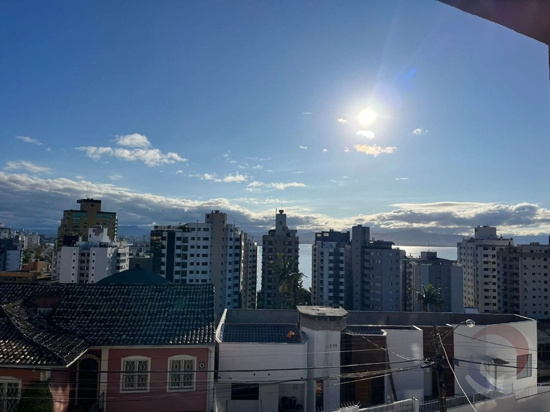 Casa residencial na Agronômica com 3dormitórios sendo 3 suítes 5 vagas: 4ª foto da galeria de imagens do imóvel