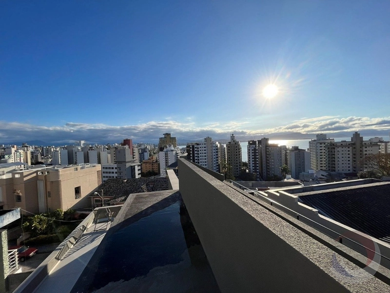 Casa residencial na Agronômica com 3dormitórios sendo 3 suítes 5 vagas: 9ª foto da galeria de imagens do imóvel