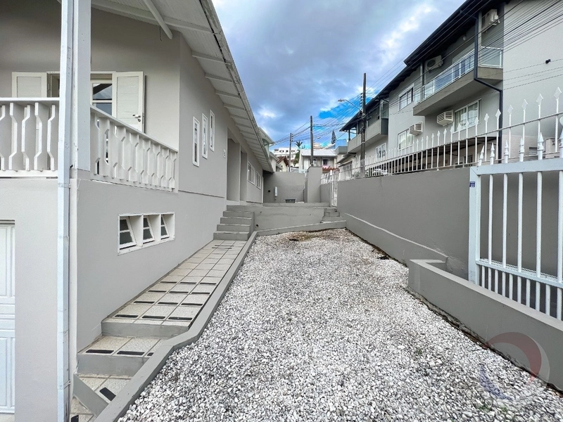 Casa à venda na Carvoeira Com 9 dormitórios e 3 suítes e 10 vagas: 6ª foto da galeria de imagens do imóvel