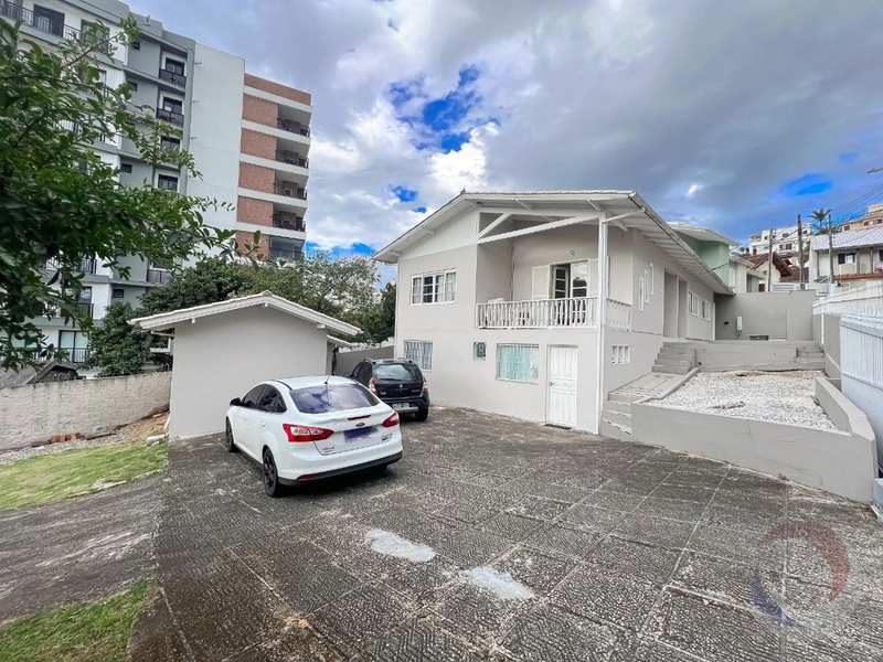 Casa à venda na Carvoeira Com 9 dormitórios e 3 suítes e 10 vagas: 4ª foto da galeria de imagens do imóvel