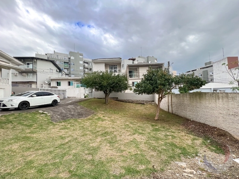 Casa à venda na Carvoeira Com 9 dormitórios e 3 suítes e 10 vagas: 3ª foto da galeria de imagens do imóvel