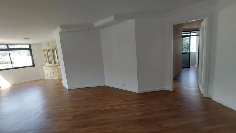 Apartamento no Centro com 3 dormitórios, sendo 1 suíte e 2 vagas: 2ª foto da galeria de imagens do imóvel