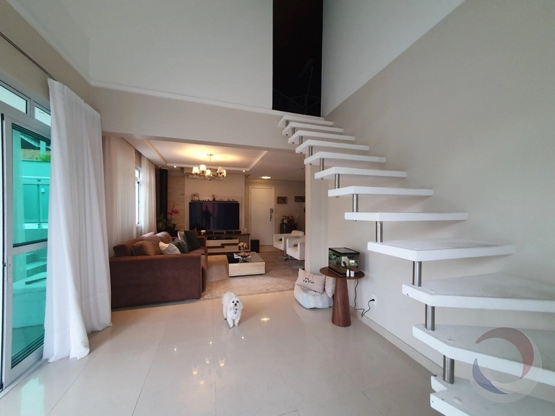 Apartamento a venda no bairro Carvoeira com 4 quartos 1 suíte e 2 vgs: 3ª foto da galeria de imagens do imóvel