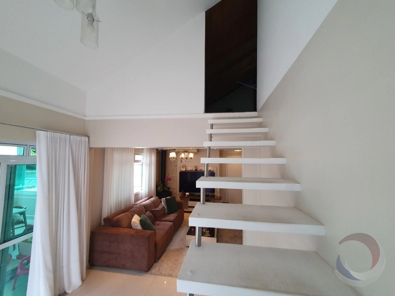 Apartamento a venda no bairro Carvoeira com 4 quartos 1 suíte e 2 vgs: 5ª foto da galeria de imagens do imóvel
