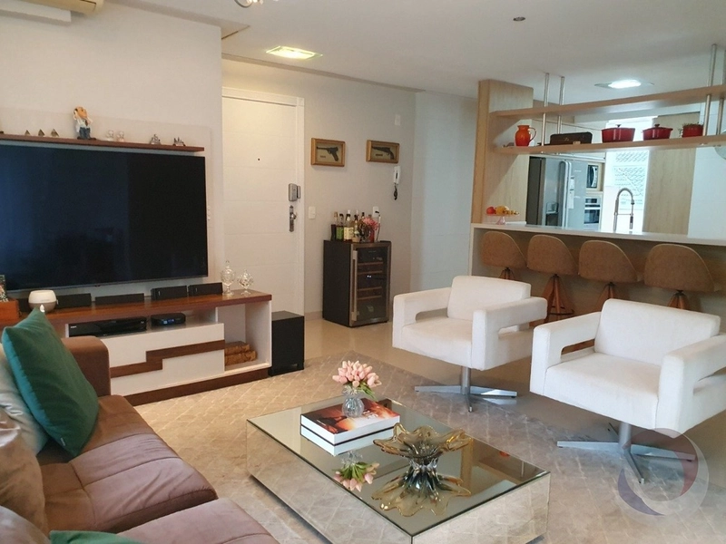 Apartamento a venda no bairro Carvoeira com 4 quartos 1 suíte e 2 vgs: 13ª foto da galeria de imagens do imóvel