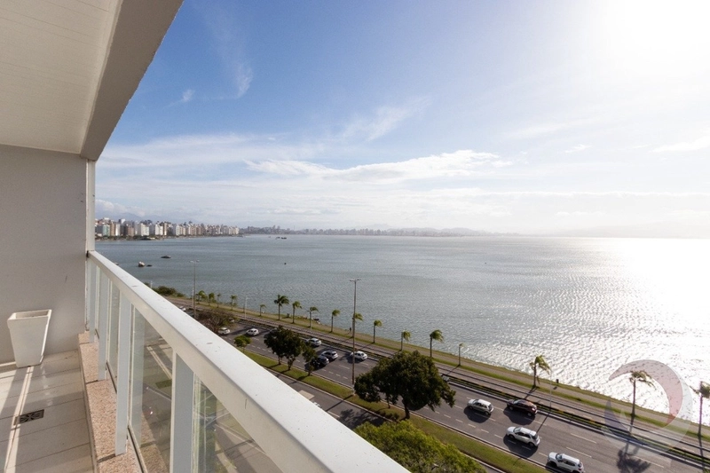 Apartamento na Beira Mar 2 com  dormitórios, sendo 2 suítes e 2 vagas: 1ª foto da galeria de imagens do imóvel