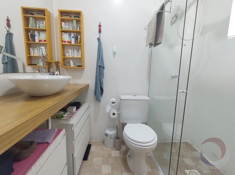 Casa em Sambaqui a venda com 2 dormitórios 1 suíte e 3 vagas: 16ª foto da galeria de imagens do imóvel