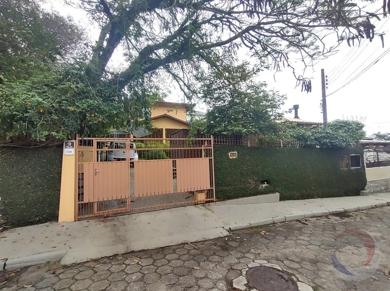 Casa em Sambaqui a venda com 2 dormitórios 1 suíte e 3 vagas: 5ª foto da galeria de imagens do imóvel