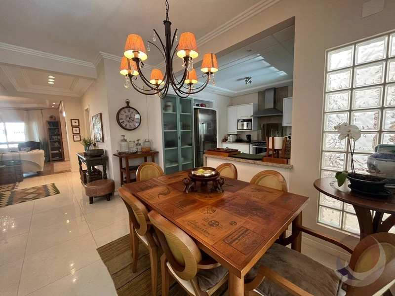 Casa em Jurere Internacional com 3 suítes e 2 vagas: 2ª foto da galeria de imagens do imóvel