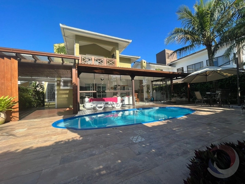 Casa em Jurere Internacional com 3 suítes e 2 vagas: 1ª foto da galeria de imagens do imóvel