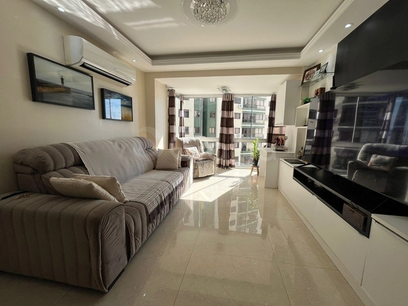 Apartamento na Agronômica com 3 dormitórios, sendo 1 suíte e 2 vagas: 2ª foto da galeria de imagens do imóvel