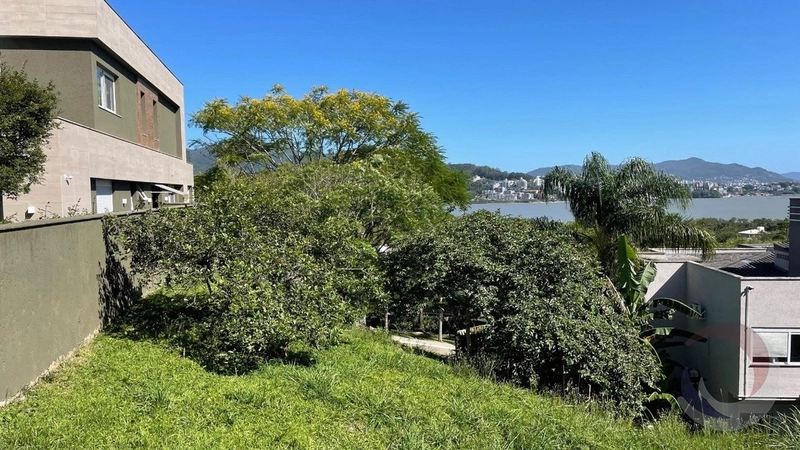 Terreno em condomínio fechado em Cacupé com 700 m² de uso exclusivo: 6ª foto da galeria de imagens do imóvel