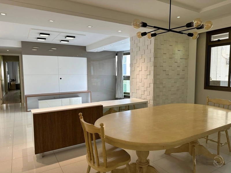 Apartamento no Centro com 3 dormitórios 1 suíte e 2 vagas - 131m²: 3ª foto da galeria de imagens do imóvel