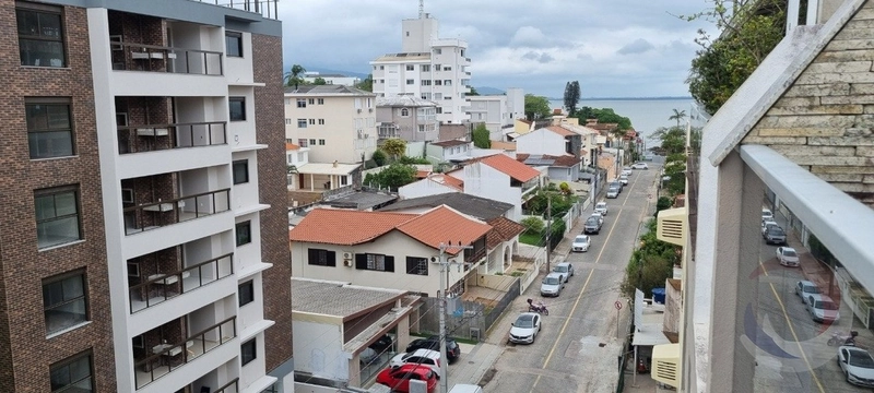 Cobertura em Coqueiros com 3 dormitórios, sendo 1 suíte e 2 vagas: 8ª foto da galeria de imagens do imóvel
