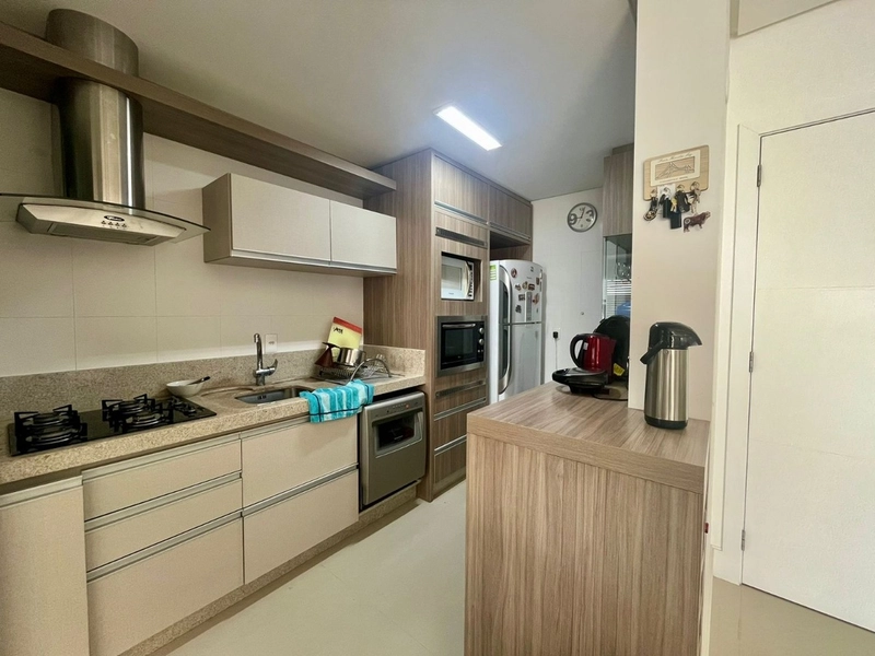 Apartamento no Balneário com 2 dormitórios, sendo 1 suíte e 2 vagas: 7ª foto da galeria de imagens do imóvel