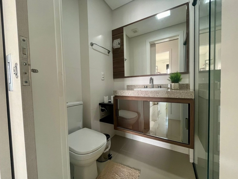 Apartamento no Balneário com 2 dormitórios, sendo 1 suíte e 2 vagas: 11ª foto da galeria de imagens do imóvel