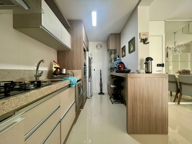 Apartamento no Balneário com 2 dormitórios, sendo 1 suíte e 2 vagas: 8ª foto da galeria de imagens do imóvel