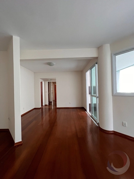 Apartamento no Centro com Terraço, 3 suítes e 2 vagas - 140m²: 3ª foto da galeria de imagens do imóvel