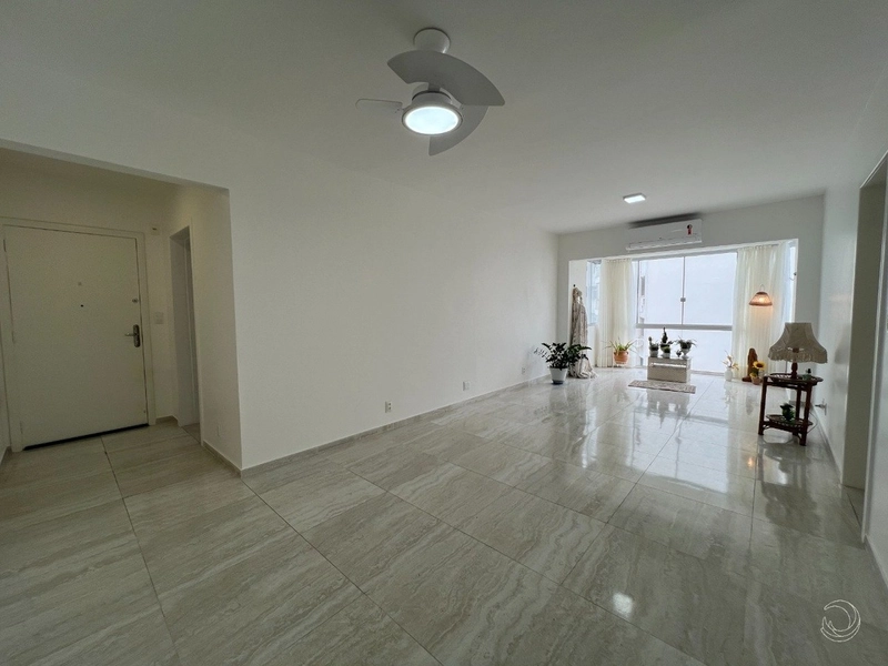 Apartamento na Agronômica com 3 dormitórios, sendo 1 suíte e 1 vaga: 1ª foto da galeria de imagens do imóvel