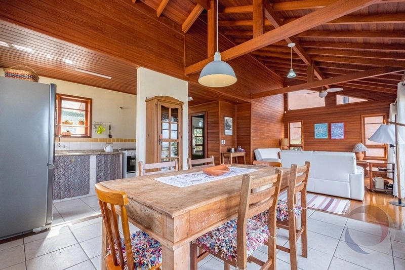 Casa na Lagoa da Conceição com 3 suítes e 2 vagas - 206 m²: 4ª foto da galeria de imagens do imóvel