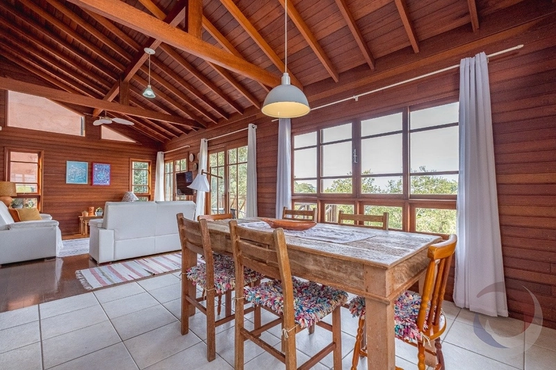 Casa na Lagoa da Conceição com 3 suítes e 2 vagas - 206 m²: 5ª foto da galeria de imagens do imóvel