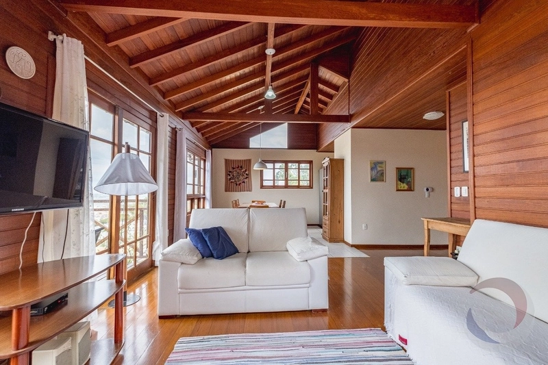 Casa na Lagoa da Conceição com 3 suítes e 2 vagas - 206 m²: 3ª foto da galeria de imagens do imóvel