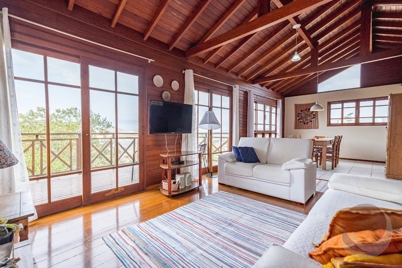 Casa na Lagoa da Conceição com 3 suítes e 2 vagas - 206 m²: 1ª foto da galeria de imagens do imóvel