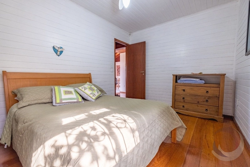 Casa na Lagoa da Conceição com 3 suítes e 2 vagas - 206 m²: 14ª foto da galeria de imagens do imóvel