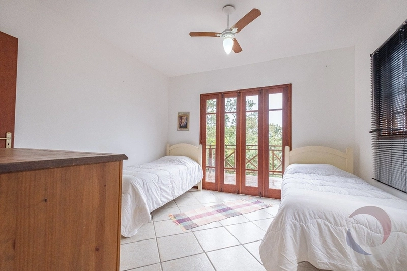 Casa na Lagoa da Conceição com 3 suítes e 2 vagas - 206 m²: 11ª foto da galeria de imagens do imóvel