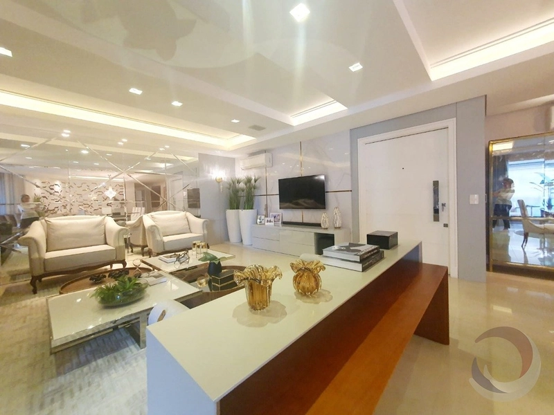 Apartamento na Beira Mar com 4 suítes, sendo 2 suítes e 4 vgs 221 m²: 2ª foto da galeria de imagens do imóvel
