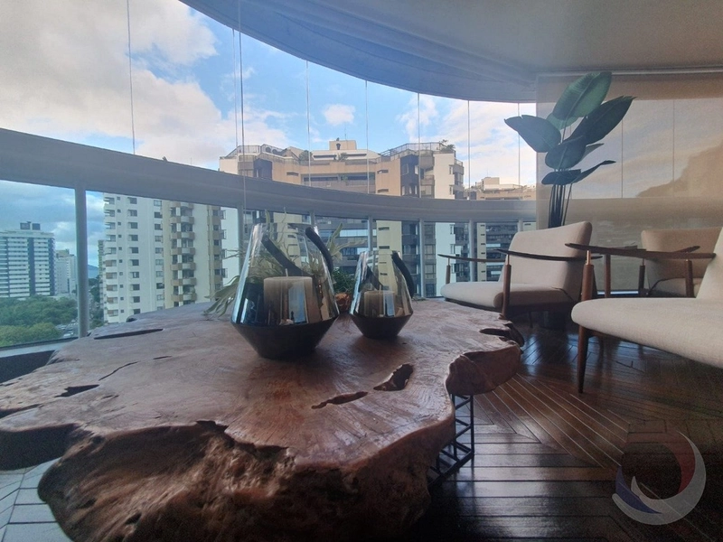 Apartamento na Beira Mar com 4 suítes, sendo 2 suítes e 4 vgs 221 m²: 8ª foto da galeria de imagens do imóvel
